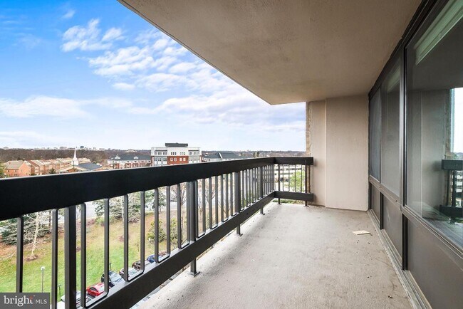 Building Photo - 3701 S George Mason Dr