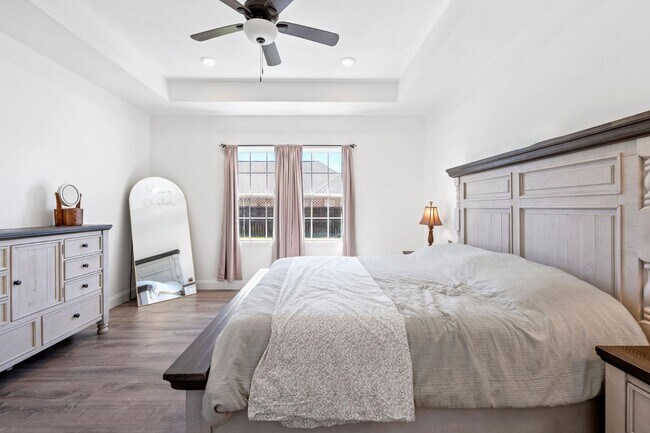 Building Photo - 1000 Stone Hill St