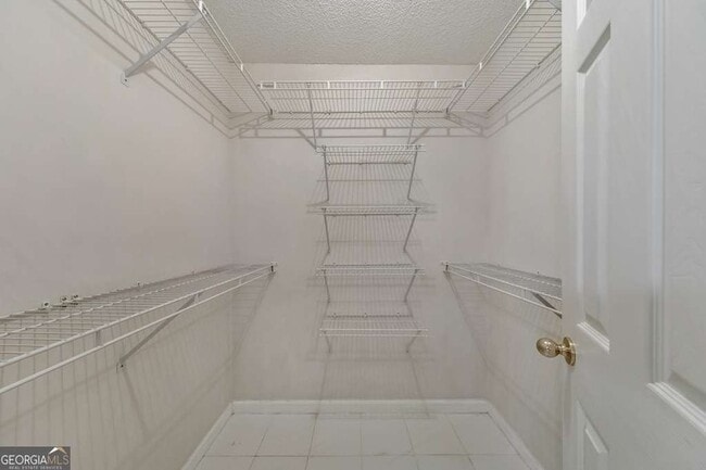 Building Photo - 2025 Baramore Oaks Dr