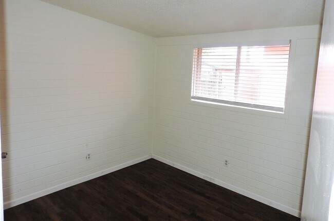 Building Photo - Beautifully Remodeled 3+1 Bungalow with Indoor-Outdoor Living