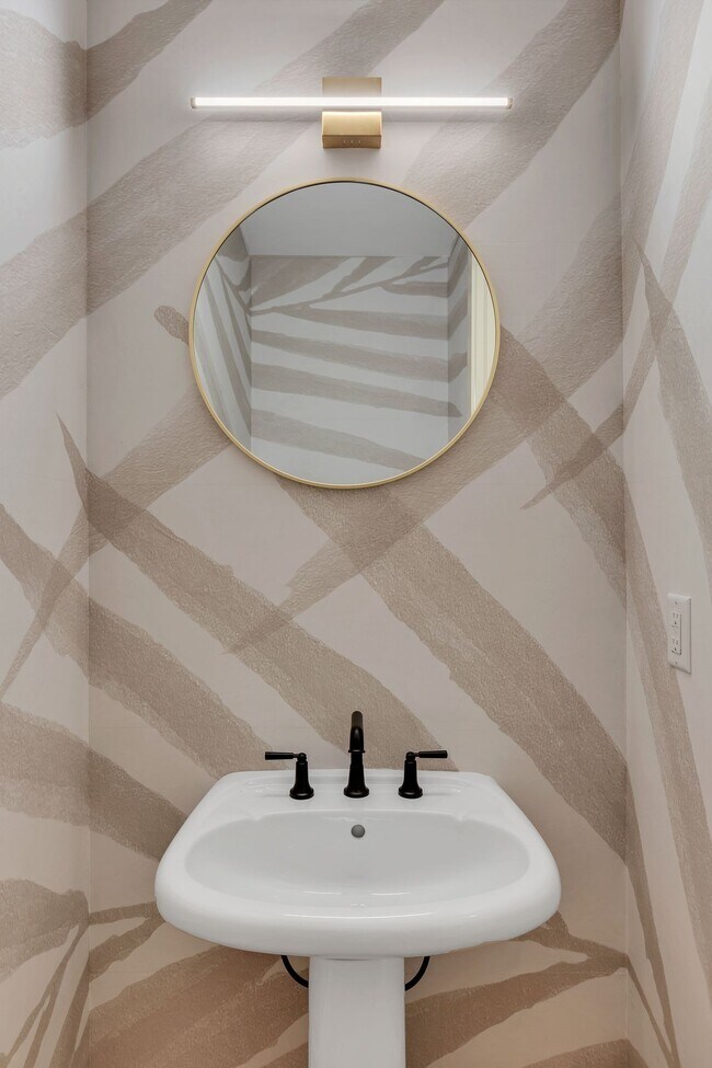 Building Photo - 660 Vernon Ave