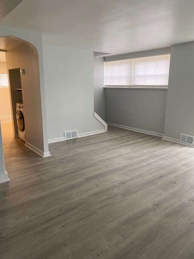 Building Photo - 1584 North Rd SE