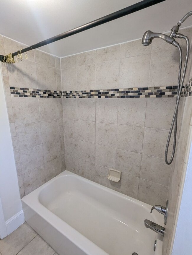 Building Photo - Charming two level row house in downtown Frederick available now!