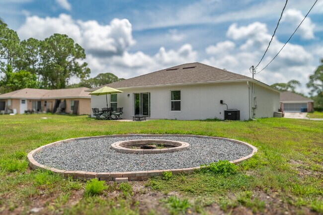 Building Photo - Bright & Spacious 3 Bedroom, 2 Bathroom Home with 2-Car Garage