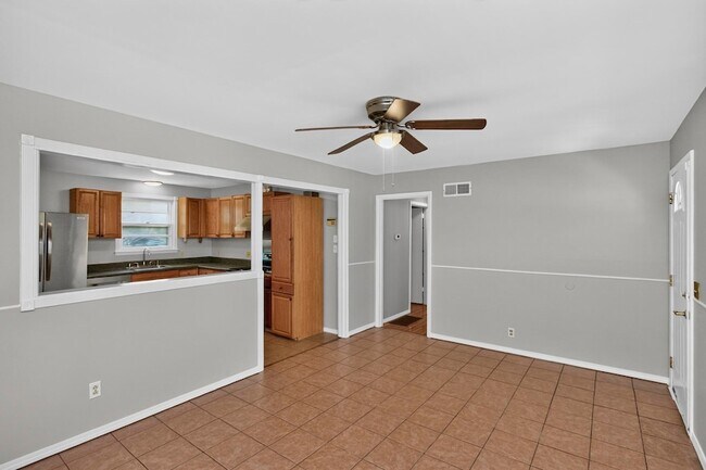 Building Photo - 261 Eisenhower Dr