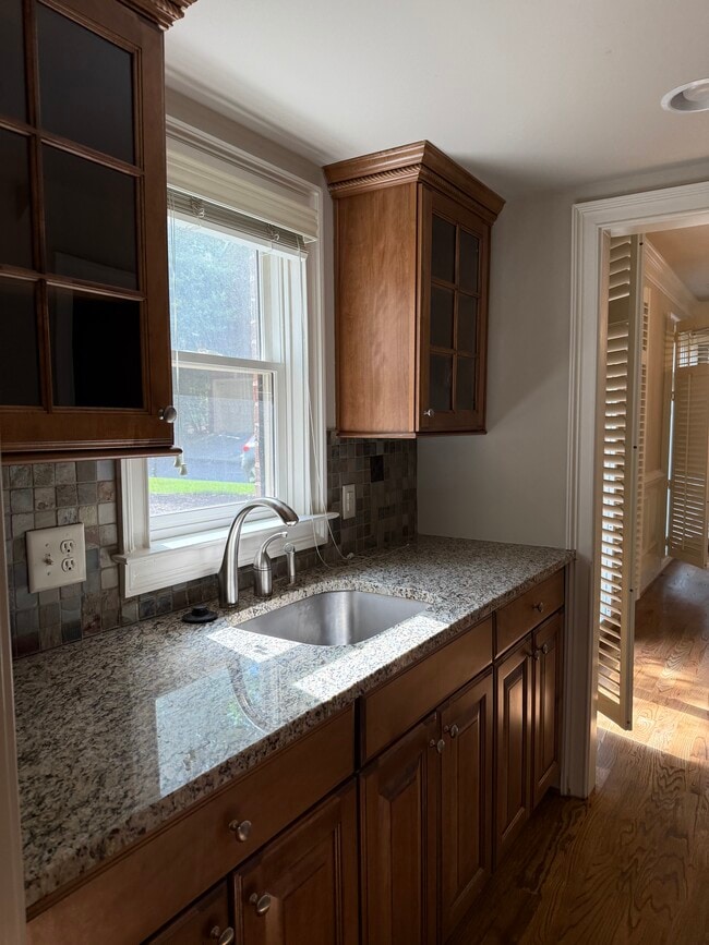 Building Photo - 2041 Mendenhall Cir