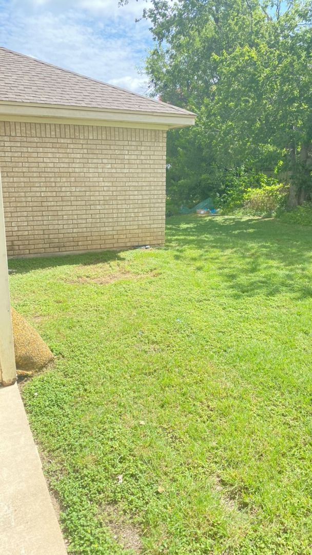Building Photo - 4400 Sylvia Dr