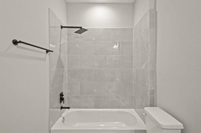 Building Photo - 823 Woodcrest Dr