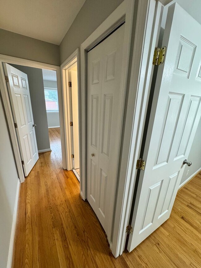 Building Photo - Spacious 4 Bedroom in Fern Creek