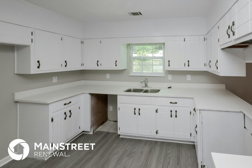 Building Photo - 5884 Dan Dr