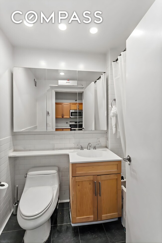 Building Photo - 516 W 47th St