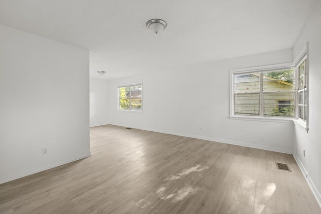 Building Photo - Charming 3 Bedroom, 2 Bathroom house
