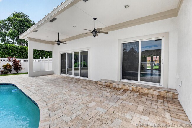 Building Photo - 899 Granada Dr