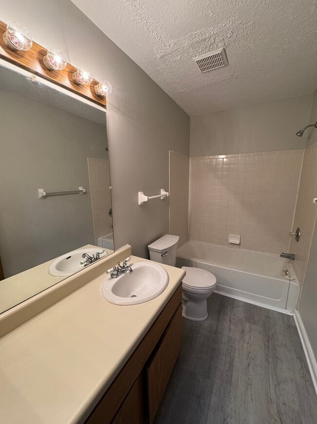 Building Photo - 6748 Fairway Ave