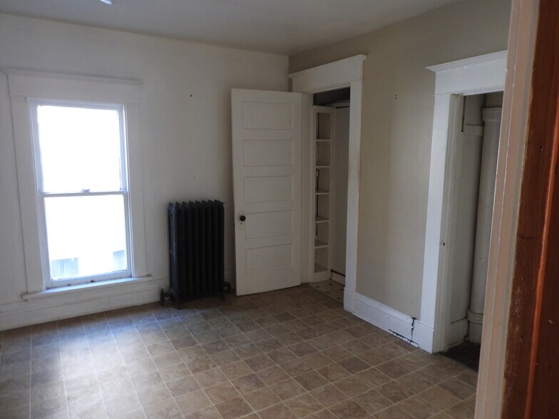 Building Photo - 306 Gold Ave NW