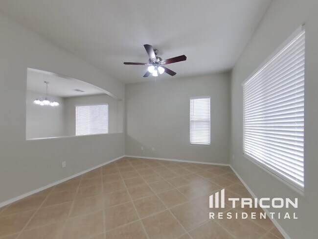 Building Photo - 15458 W Mercer Ln