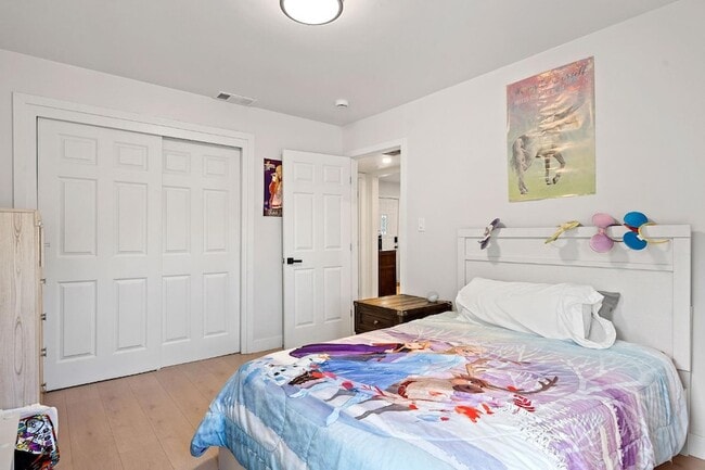 Building Photo - 8 17th St