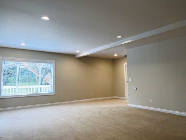 Building Photo - 5 Bedroom Craftsman - Home Great Schools - Cul-De-Sac - Pets Welcome