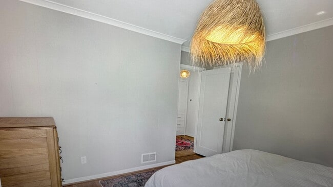 Building Photo - Stunning 3 bed/2bath remodeled home, with full ADU! Pets ok Move in Special!