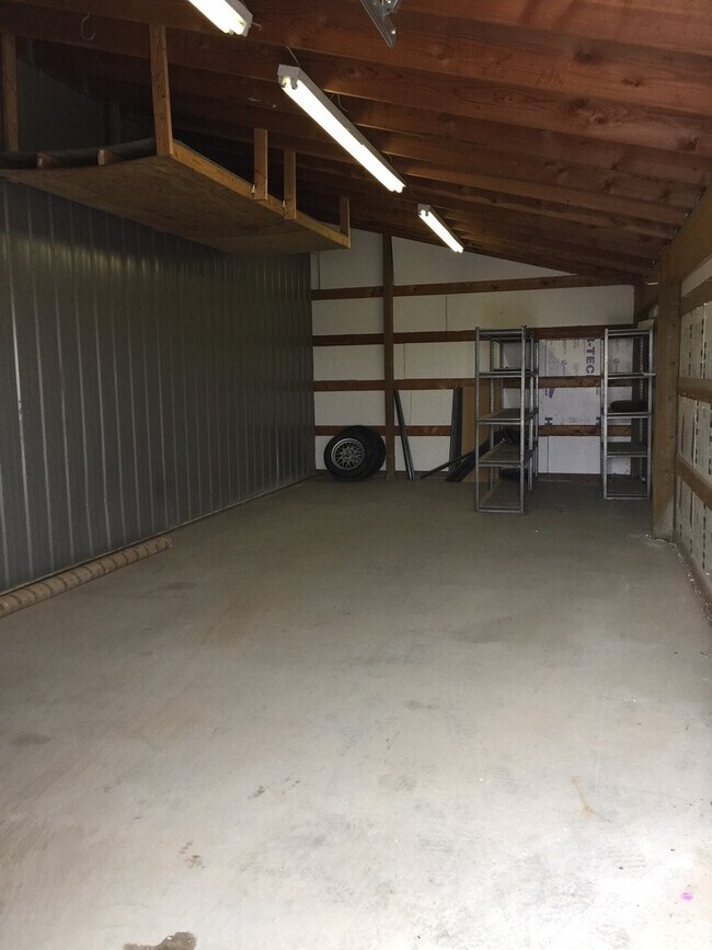 Building Photo - Residence with Large Shop in Ephrata