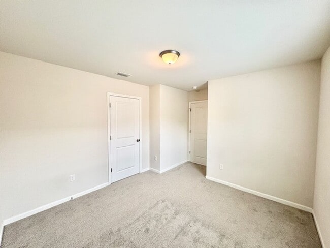 Building Photo - 462 Whispering Creek Ave