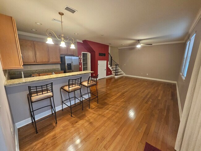 Building Photo - 113 S Packwood Ave