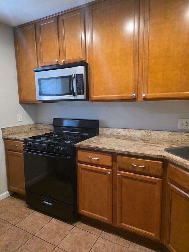 Building Photo - Twin Home in Saddlebrook