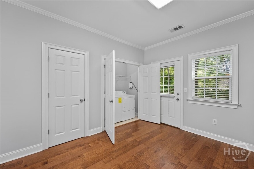 Building Photo - 460 Barnett Shoals Rd