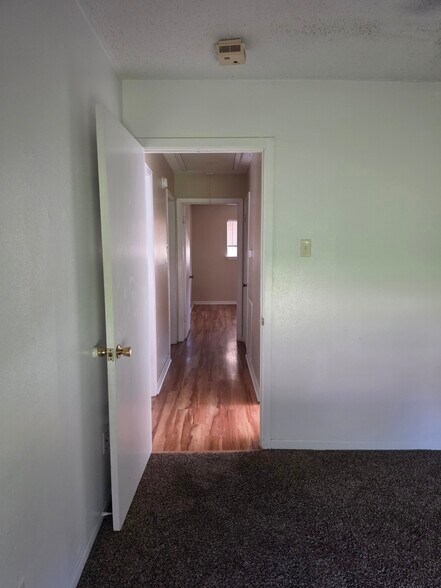 middle hall way - 10990 Forest Gln