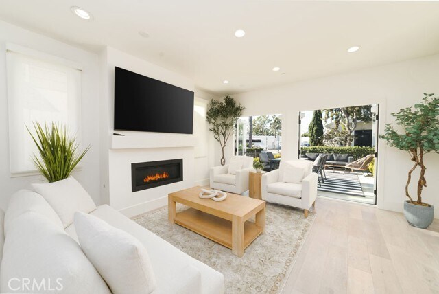 Building Photo - 608 Heliotrope Ave