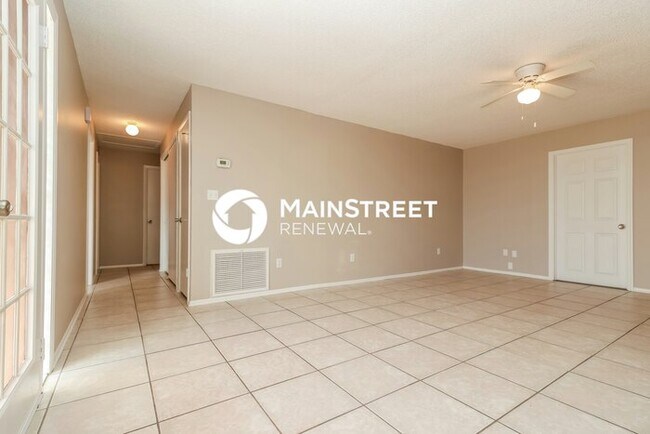 Building Photo - 3 Bedroom Pet-Friendly Home in Spring Hill, FL with Main Street Renewal