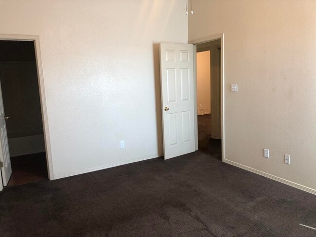 Building Photo - 1722 E Rio Grande Ave