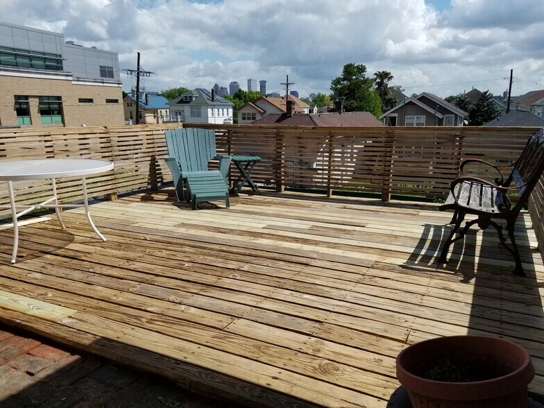 Back deck - 2231 Marengo St