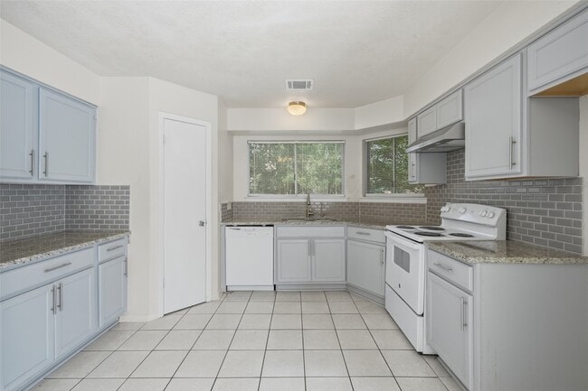 Building Photo - 13723 Smokey Trail Dr