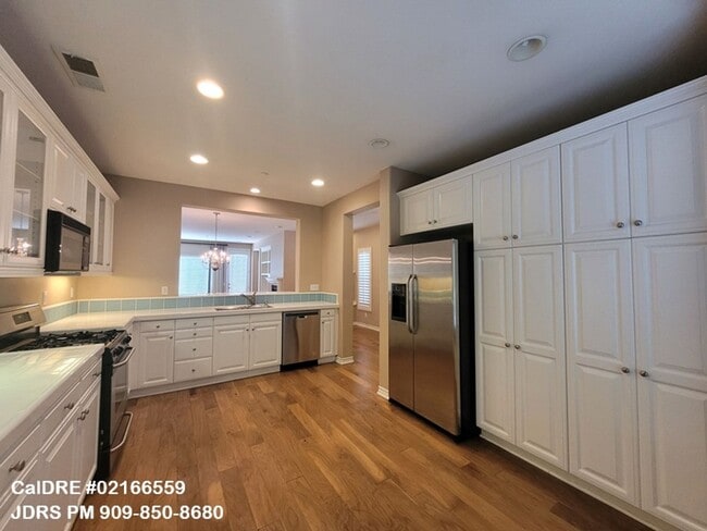 Building Photo - Riverside 3 Bedroom Home