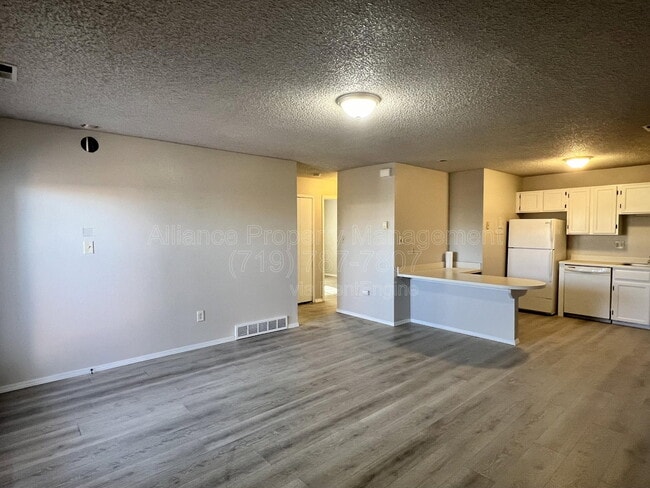 Building Photo - 4427 Hunting Meadows Cir