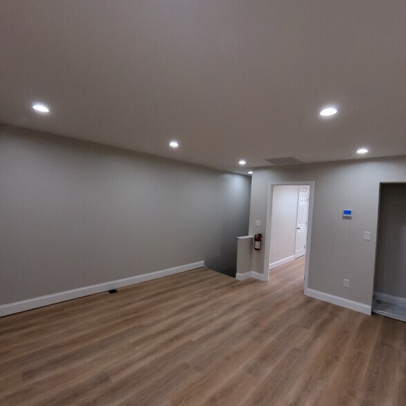 Living Room - 4646 York Rd