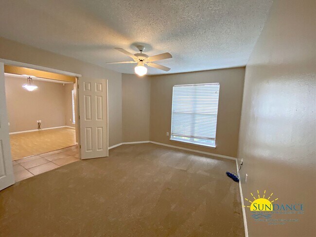 Building Photo - Beautiful 4 Bedroom Home with In-Ground Po...
