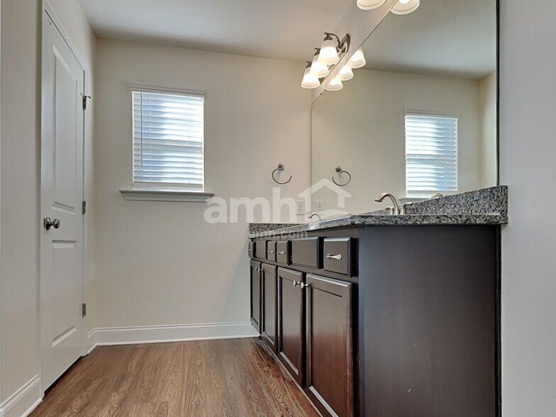 Building Photo - 194 Pullen Dr