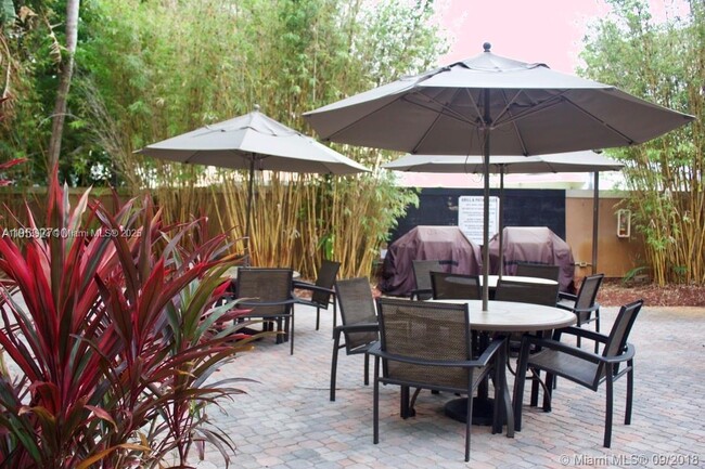 Building Photo - 1900 Van Buren St