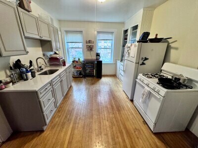 Building Photo - 9 Centre St