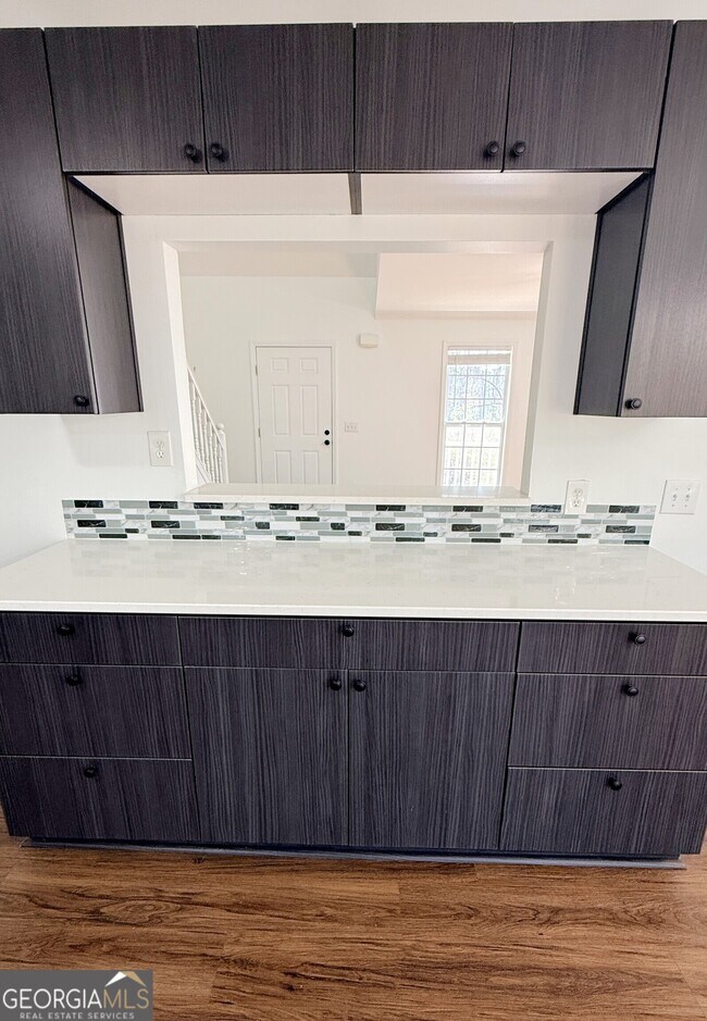 Building Photo - 3395 Woodlake Ln