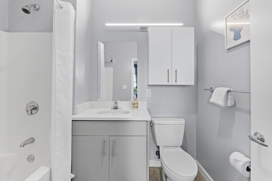 Building Photo - 95 Broadway-SI ID1240362P