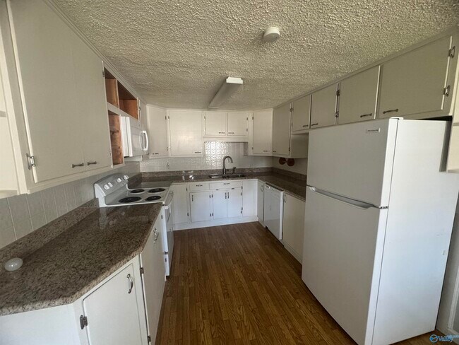 Building Photo - 1113 Humes Ave NE