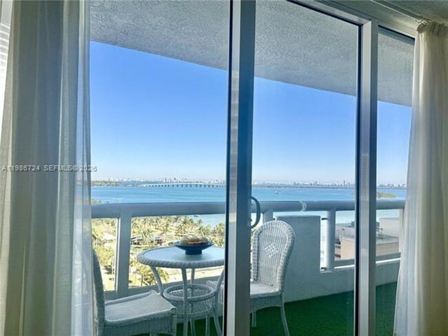 Building Photo - 1717 N Bayshore Dr