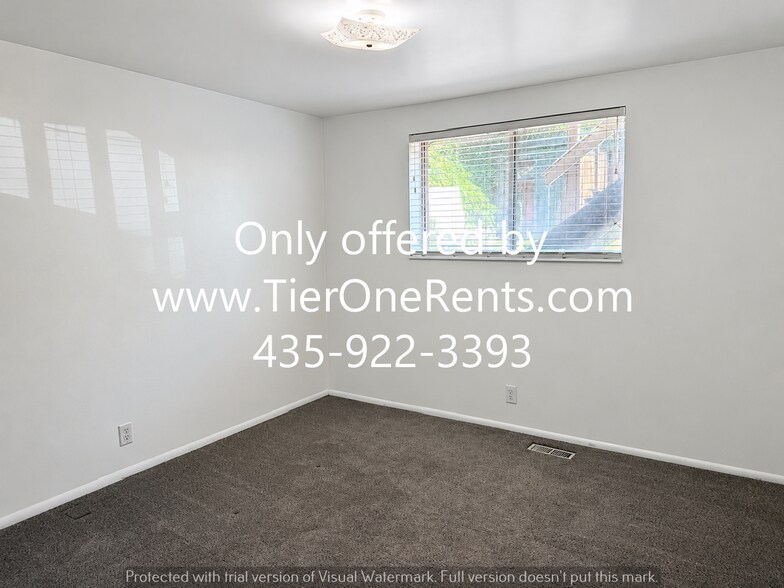 Building Photo - NO DEPOSIT option available for qualified renters with Obligo!