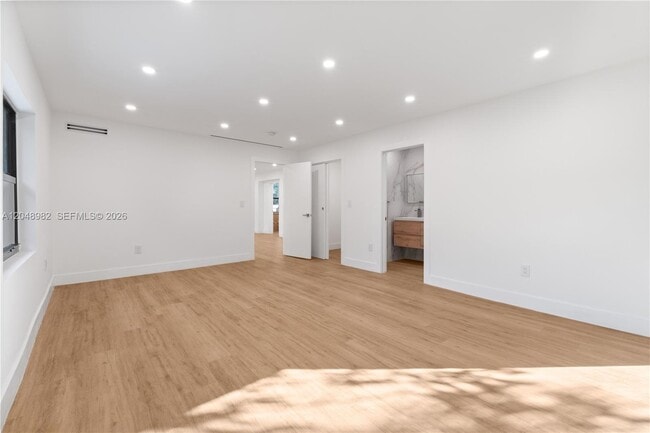 Building Photo - 665 NE 117th St