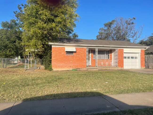 Primary Photo - 504 S Fairmont St