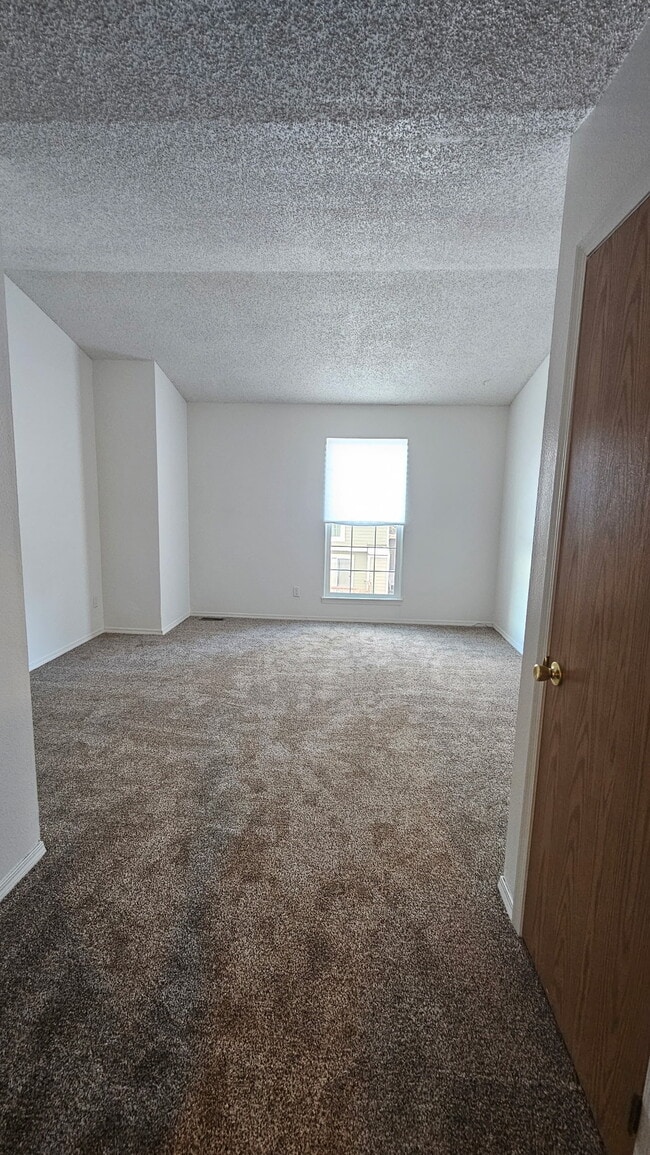 Building Photo - 3330 Queen Anne Way