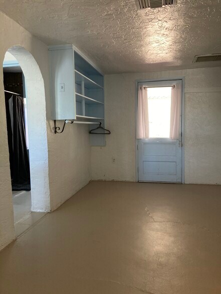 Building Photo - 2456 N Orchard Ave